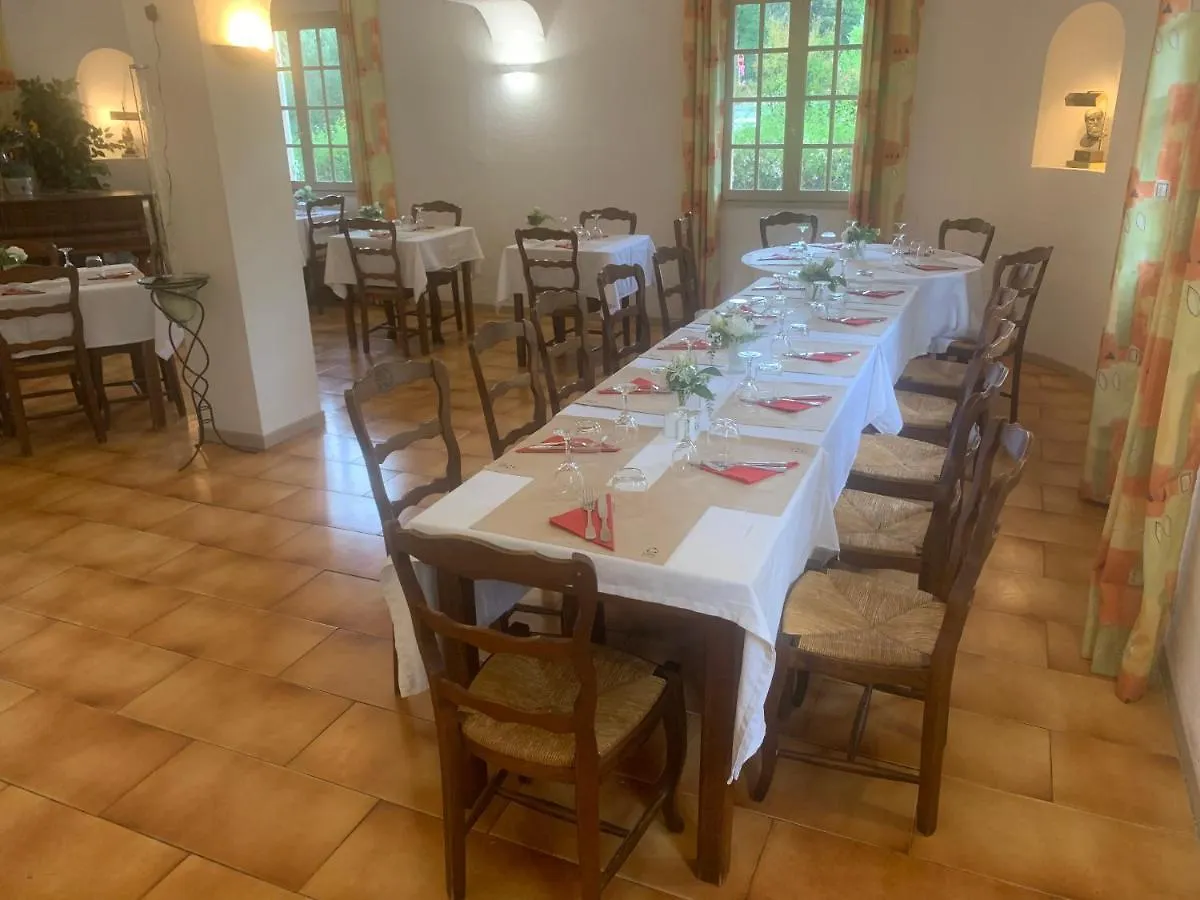 Human Hotel Restaurant Park Villecroze 2*,