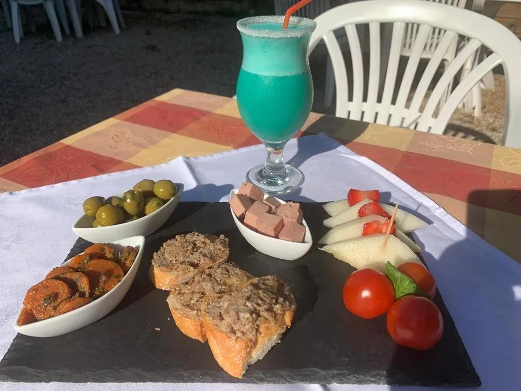 **  Human Hotel Restaurant Park Villecroze Francia
