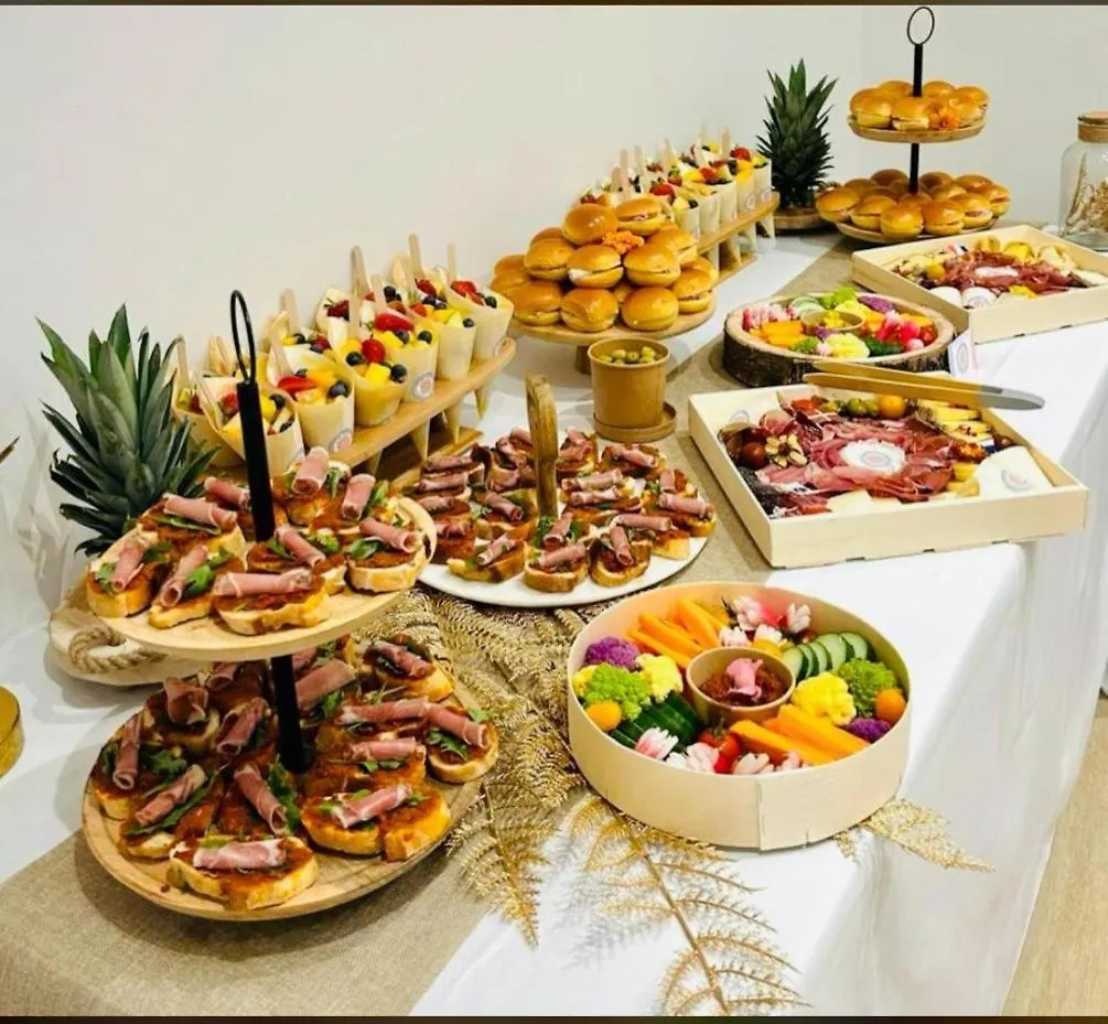 **  Human Hotel Restaurant Park Villecroze Francia
