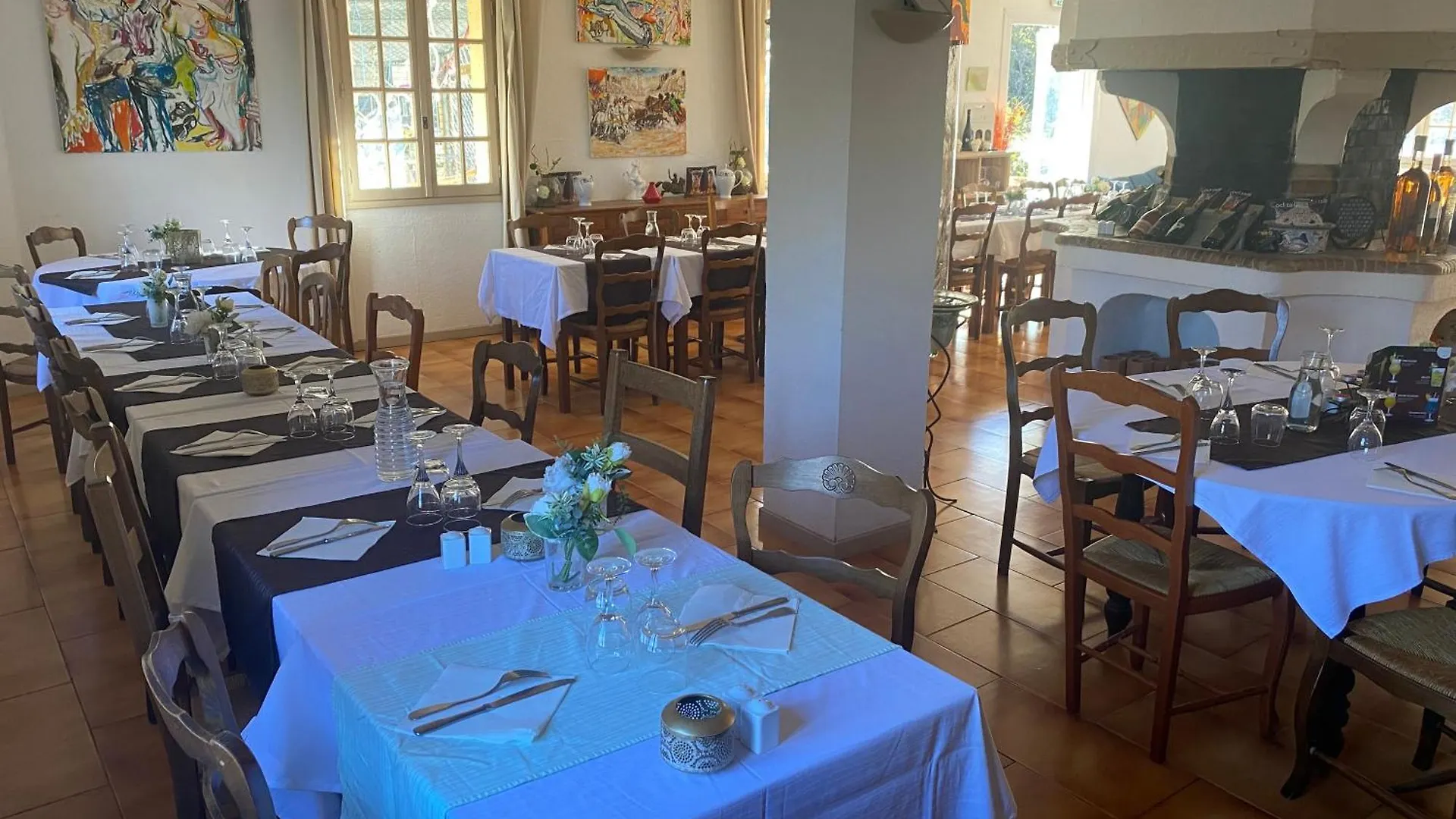 Human Hotel Restaurant Park Villecroze Francia