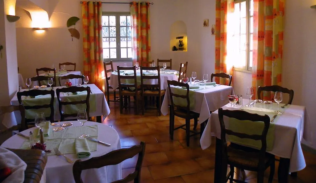 Human Hotel Restaurant Park Villecroze 2*,  Francia